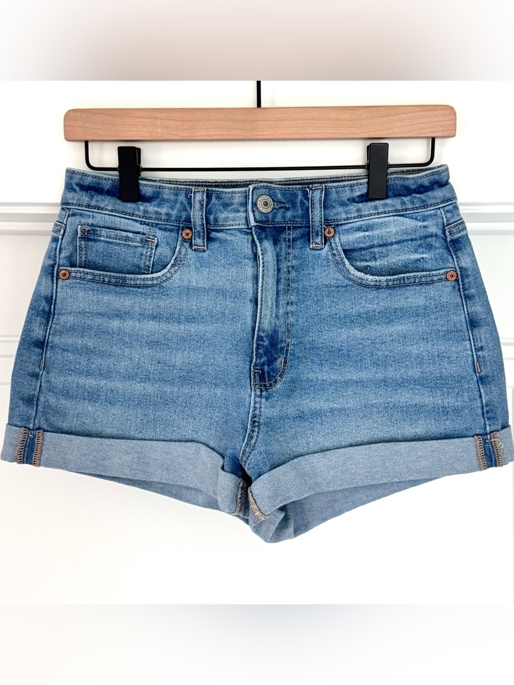 American Eagle High Rise Light Wash Cuffed Denim Shorts, Size 6